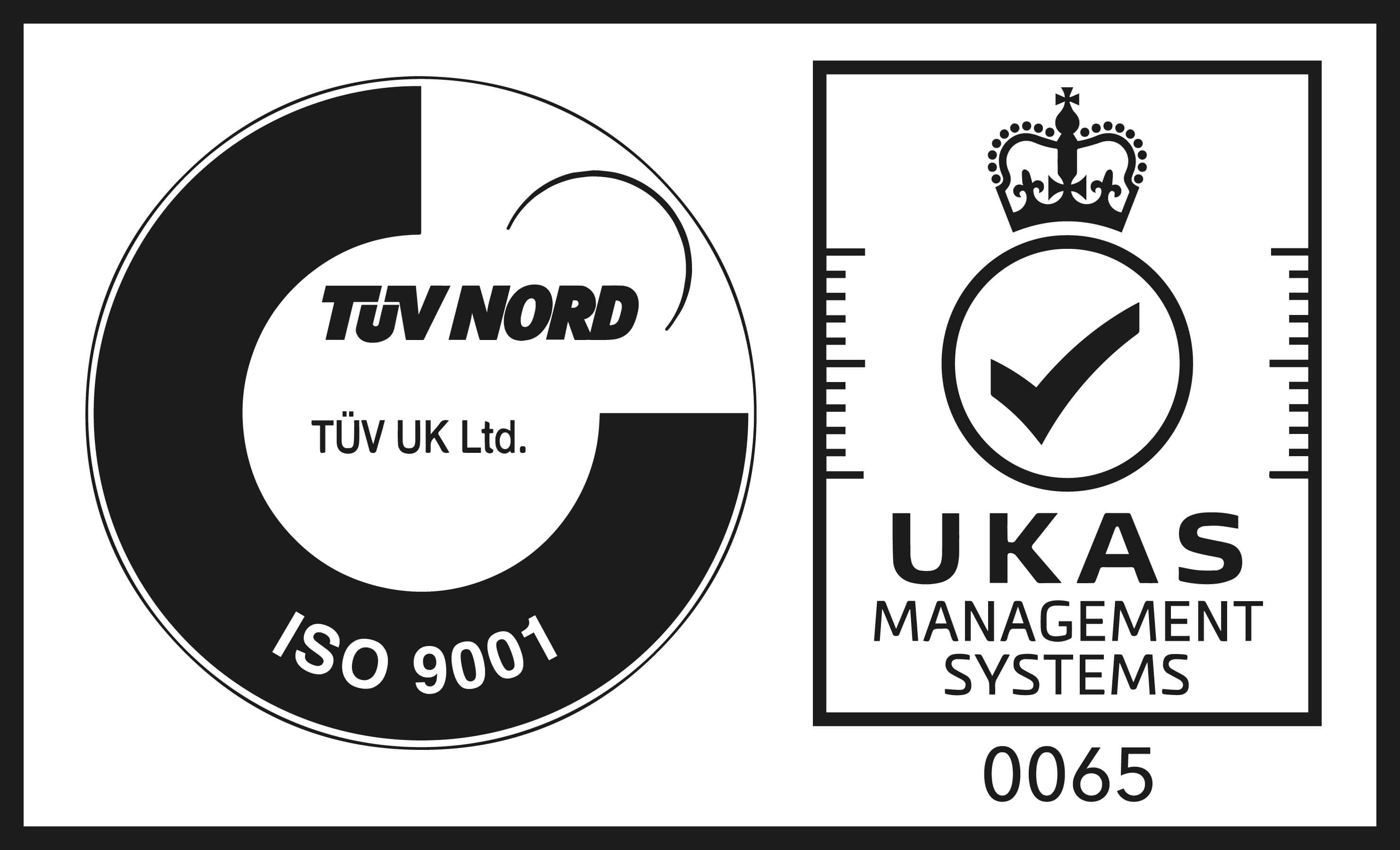 TÜV NORD ISO 9001-certificeringsmerk met UKAS Management Systems, zwart-wit.