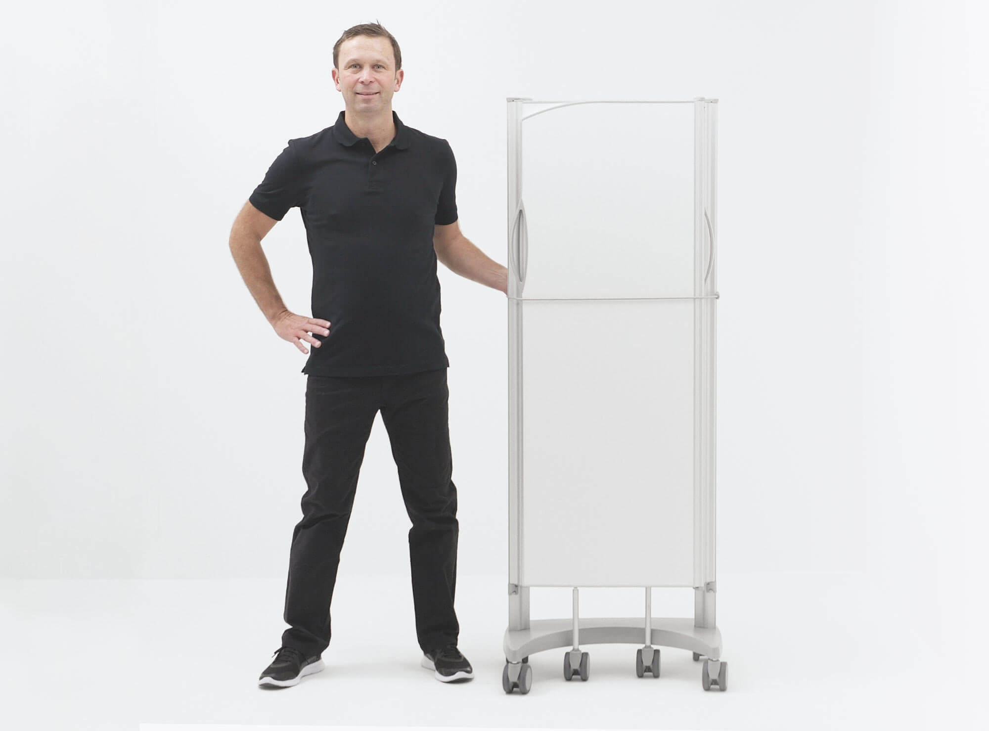 Technician beside a 2.5 m Silentia Wing screen, shown installation.