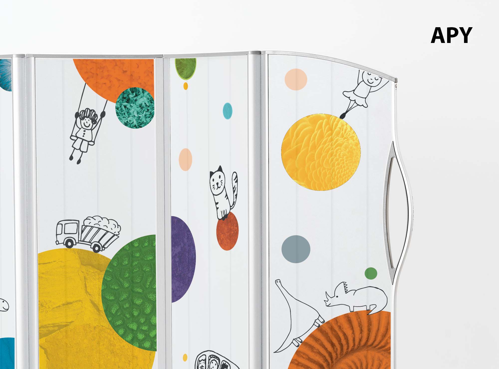 Detalj av en Silentia-skjerm med Younger children-designen i StoryPanels™ med prikker, dyr og et barn som gynger.